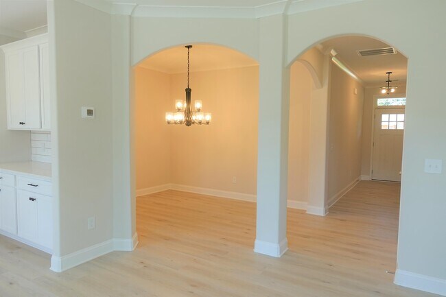 Building Photo - 91 Ridgeway Rd