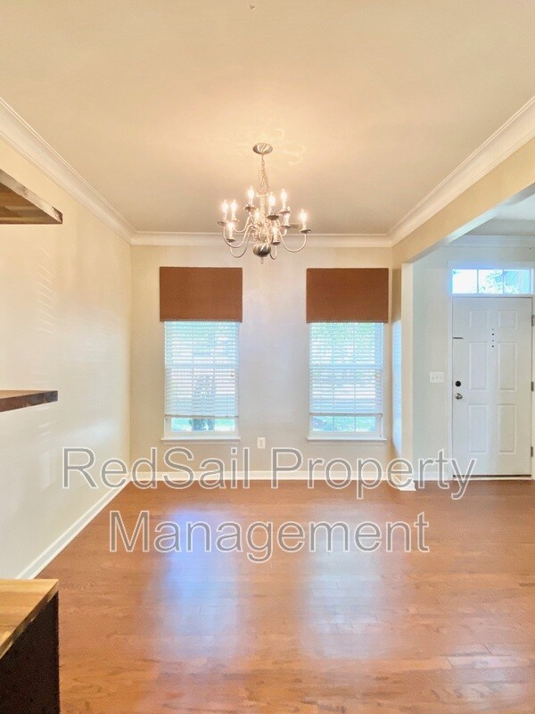 Building Photo - 303 Daniels Dr