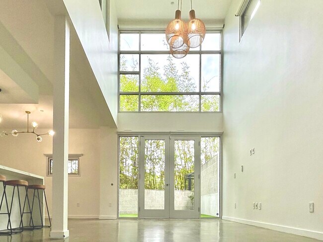 Foto del edificio - 4111 Sunset Blvd