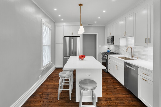 Building Photo - 1322 Wilmette Ave