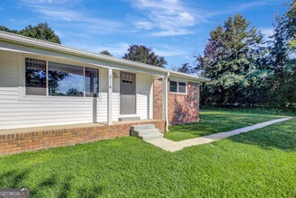 Building Photo - 214 Brooks Rd