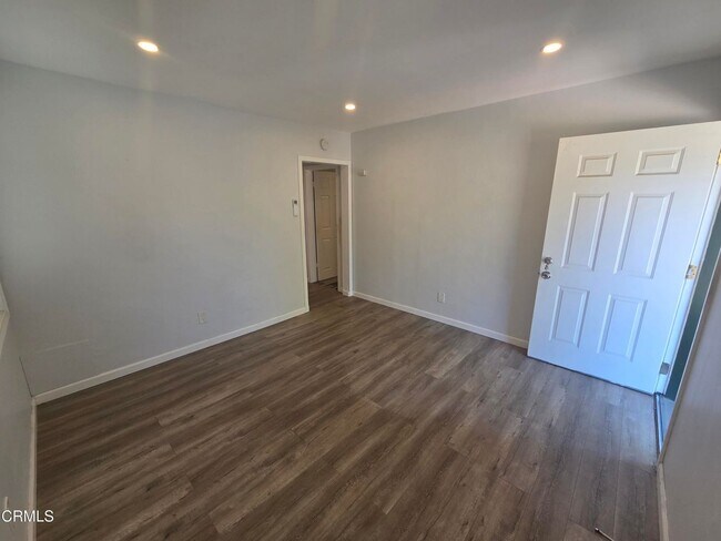 Foto del edificio - 10152 Haines Canyon Ave