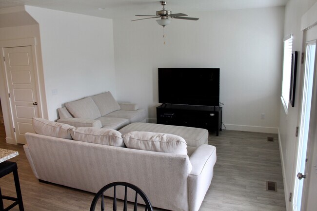 Foto del edificio - 679 S 1803 W