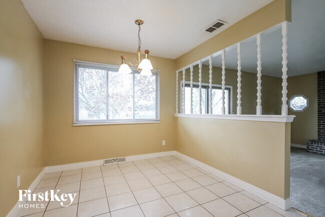 Foto del edificio - 5610 Hill Rise Dr