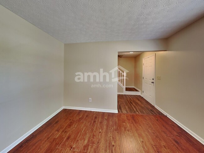 Foto del edificio - 8612 Oak Creek Dr