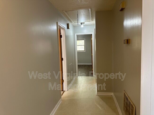 Building Photo - 184 Wyndale Dr