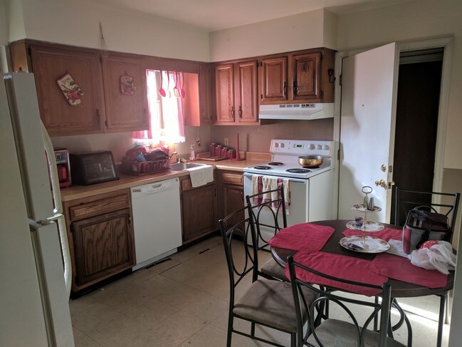 Interior Photo - 702 S 8th St