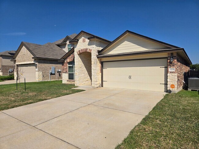 Foto del edificio - 3309 Aubree Katherine Dr