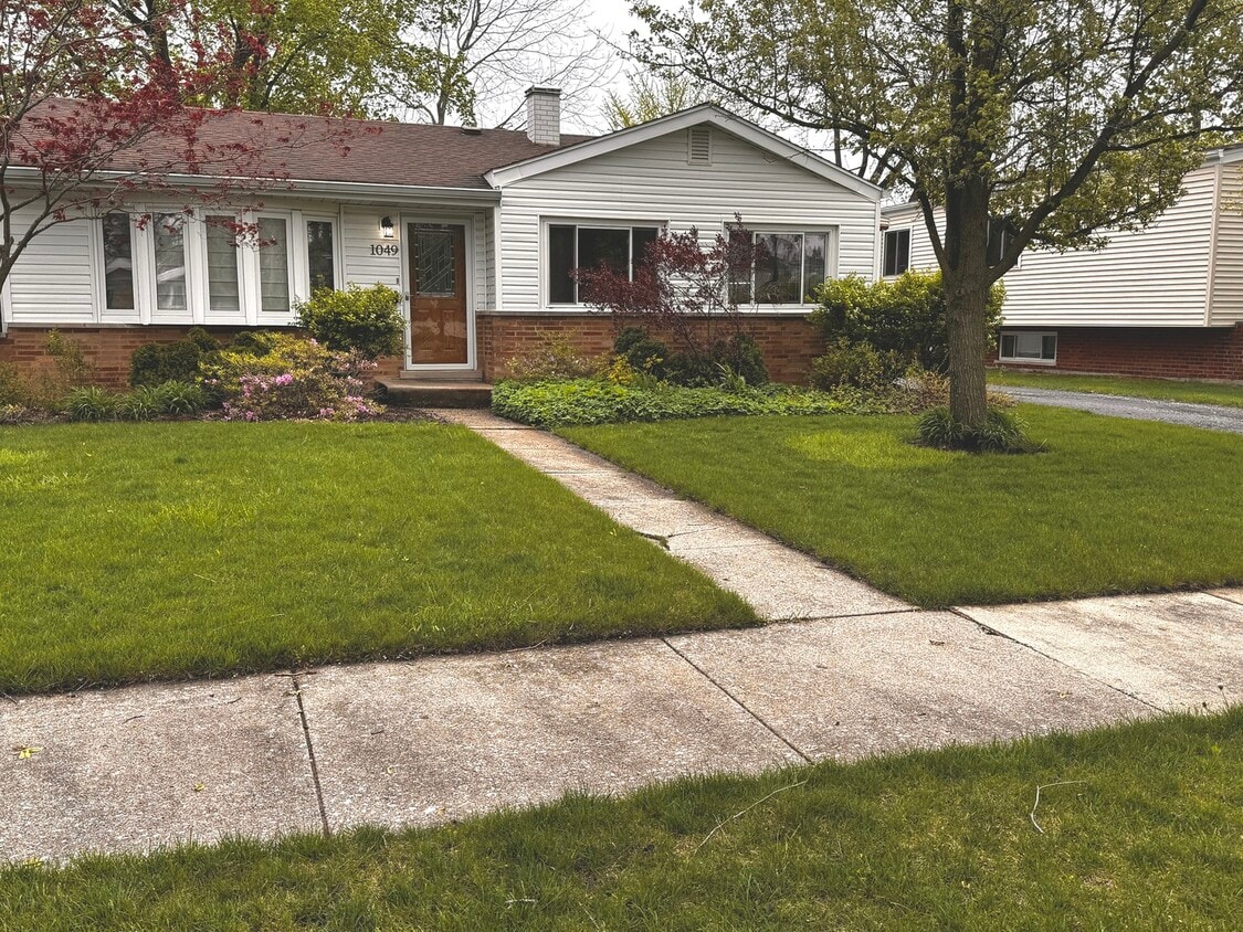 Primary Photo - 1049 S Norbury Ave