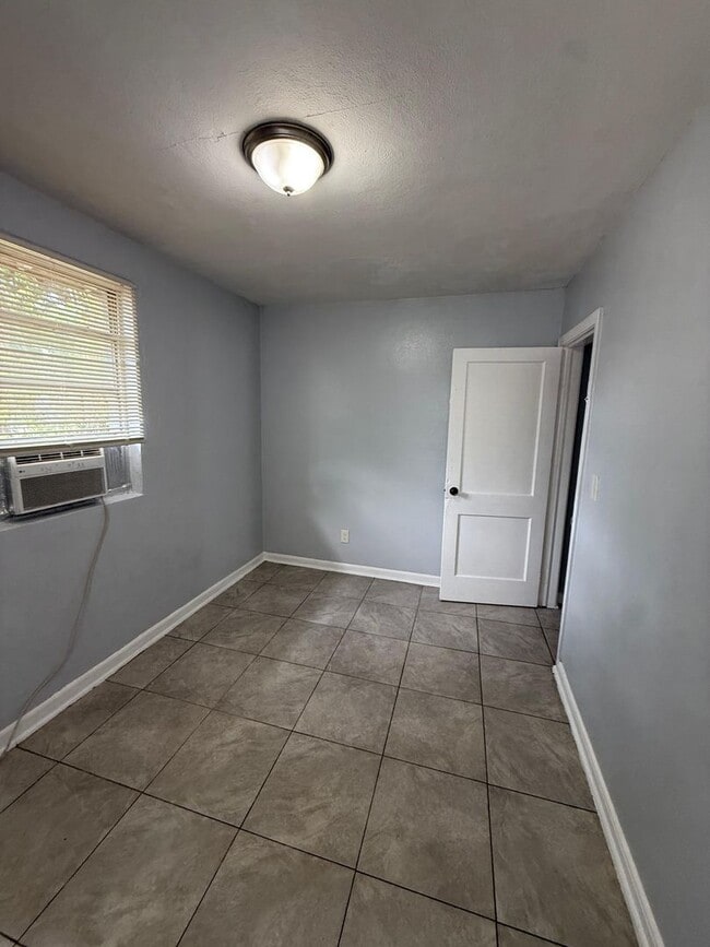 Photo - 1046/1048 W 8th St.- Duplex Apartment