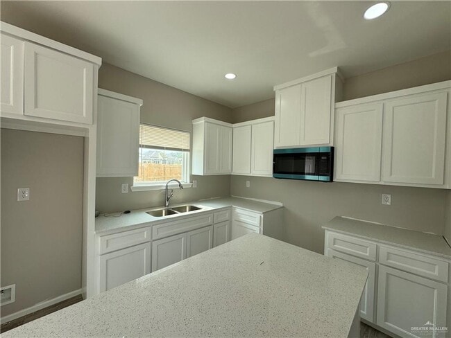 Building Photo - 1604 Canelo Dr