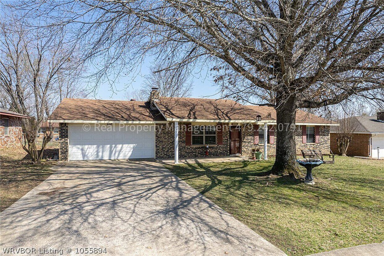 Primary Photo - 218 N Spring Ave