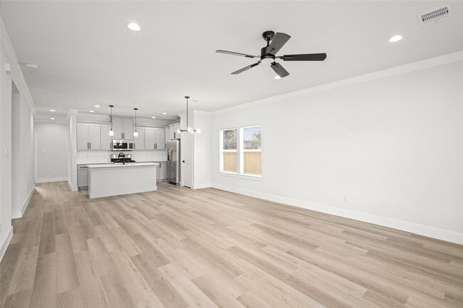 Foto del edificio - 8056 Meadowbrook Dr