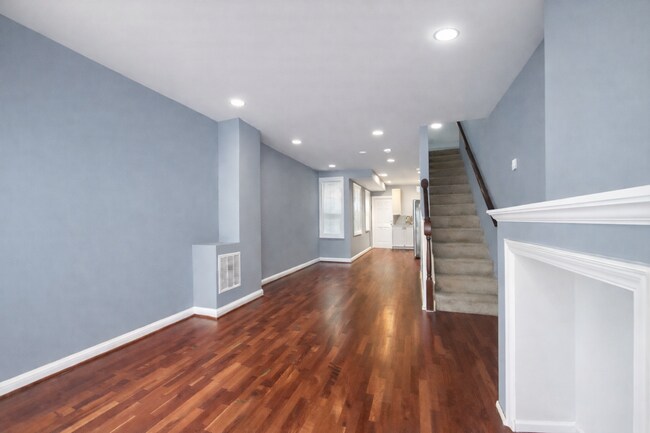 Foto del edificio - Two-Bedroom Rowhome with Modern Kitchen in Baltimore