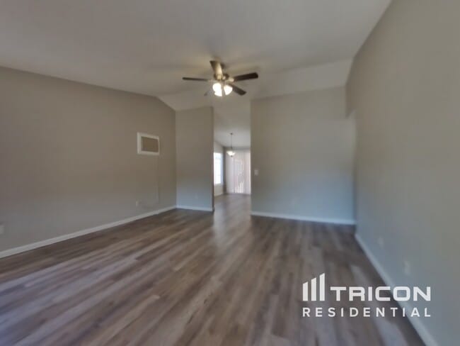 Building Photo - 6725 Canoe Hill Dr