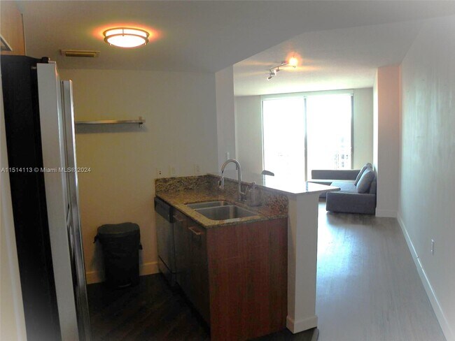 Foto del edificio - 9066 SW 73rd Ct