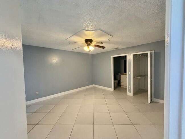 Foto del edificio - 5072 Arbor Glen Cir