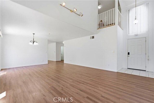 Foto del edificio - 9245 Woodman Ave