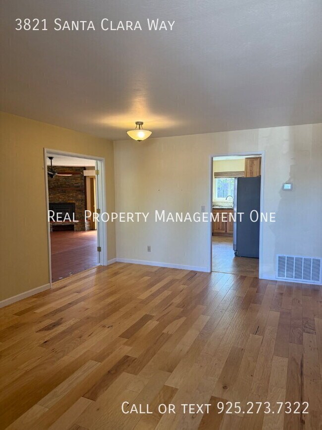 Foto del edificio - 3821 Santa Clara Way