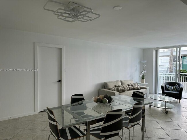Building Photo - 18041 Biscayne Blvd