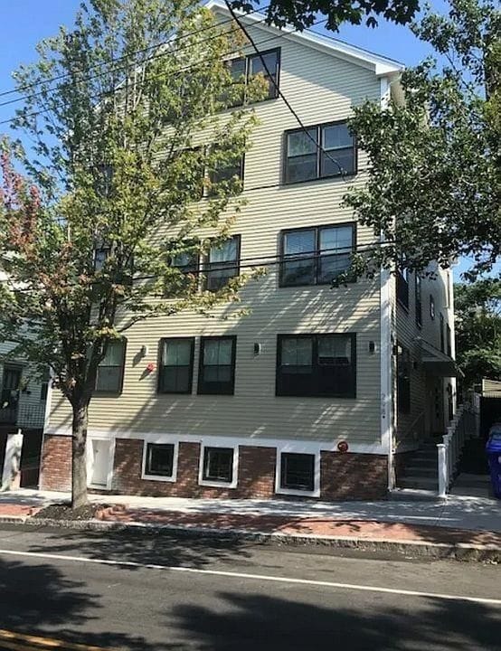 Building Photo - 298 Wickenden St