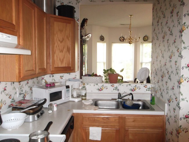 Building Photo - 8 Moorefield Ct
