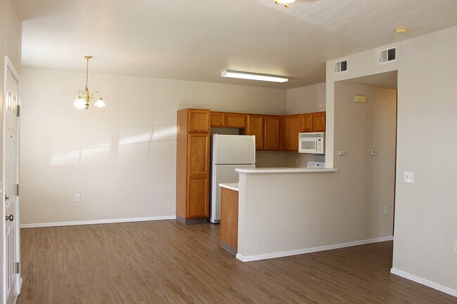 Building Photo - 3002 W Elizabeth St
