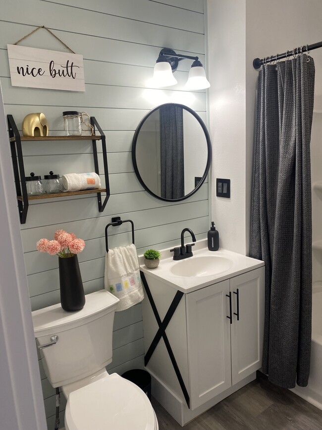 Vista del baño 1 - 1014 34th St