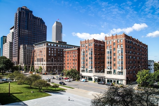 Torres Continentales y Blacherne - The Continental Towers at Vermont Place