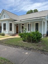 Building Photo - 1006 Willow St