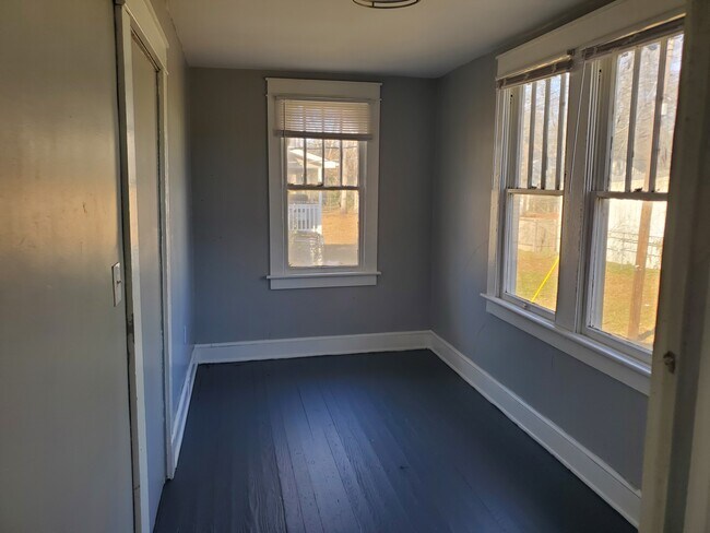 Dormitorio 1 - 1501 Nardin Ave