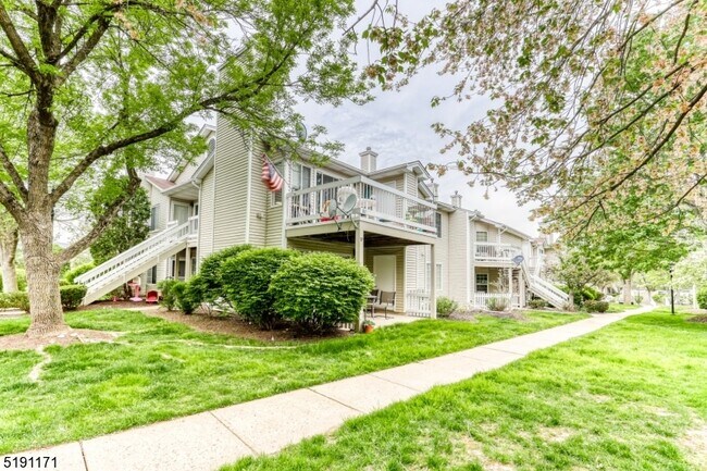 Foto del edificio - 80 Mayfield Rd