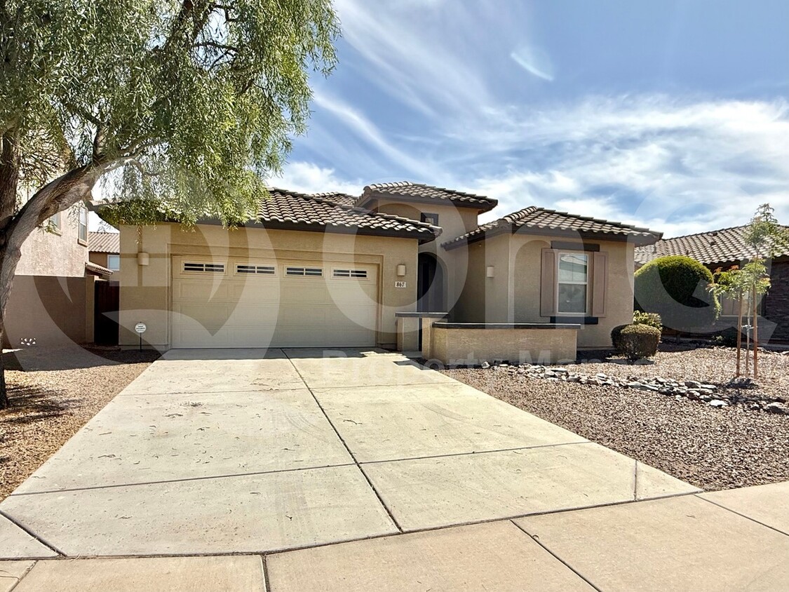 Foto principal - 867 E Aberdeen Dr