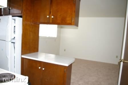 Building Photo - 1 br, 1 bath  - 40 Peony Ave Apt 7