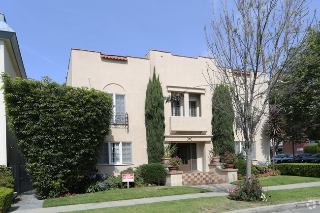 Building Photo - 121 S Elm Dr