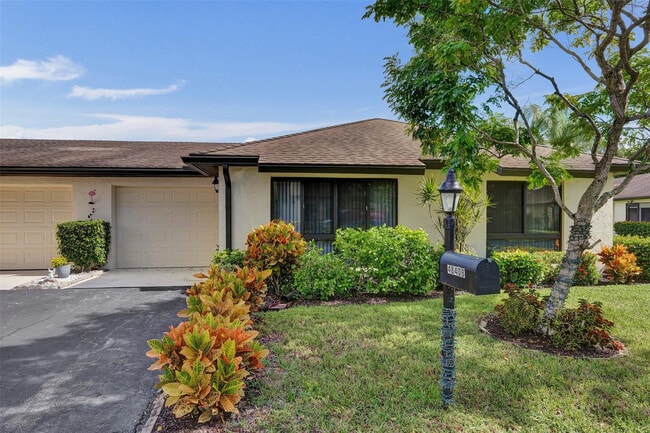 Foto del edificio - 4840 Greentree Ln