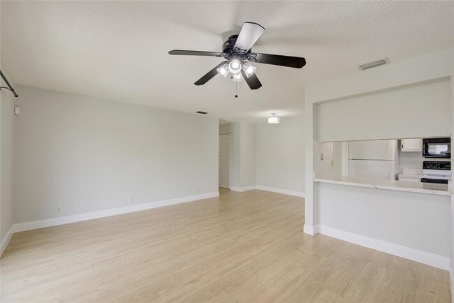 Foto del edificio - 8800 NW 30th St