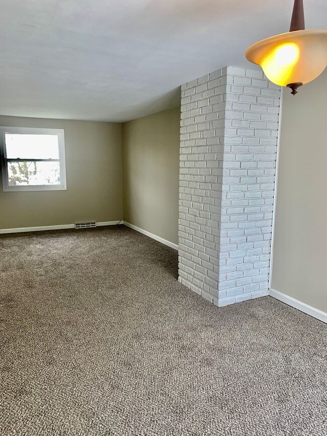 Building Photo - 8038 Evesborough Dr