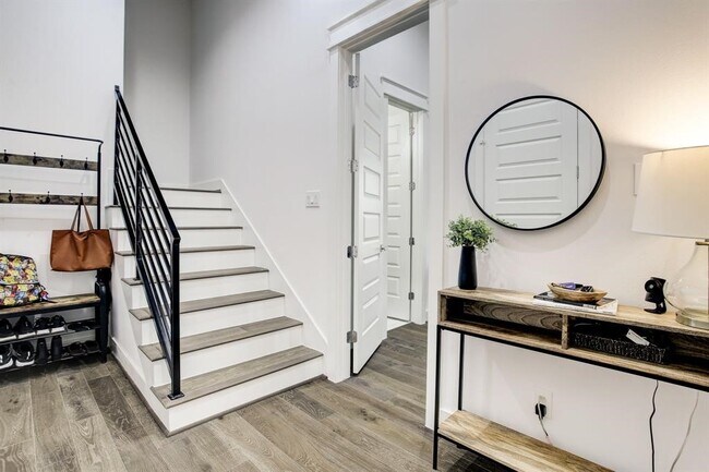 Building Photo - 808 Fisher St