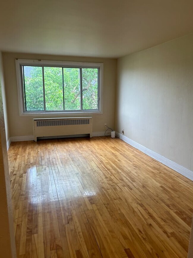 Photo du bâtiment - 3760 Ave Saint-Kevin