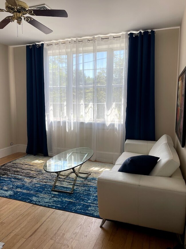 Sala de estar - 6 Railroad Ave