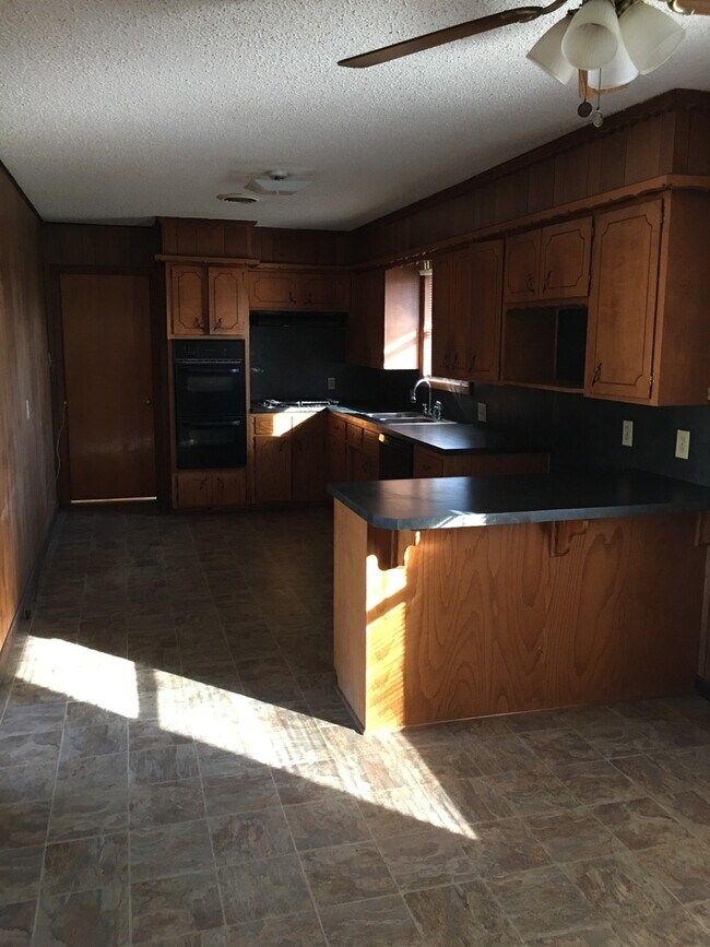 Foto del edificio - 409 W Dogwood St