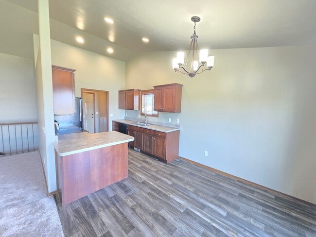 Building Photo - East Sioux Falls 4 Bed, 3 Bath Walkout Twi...