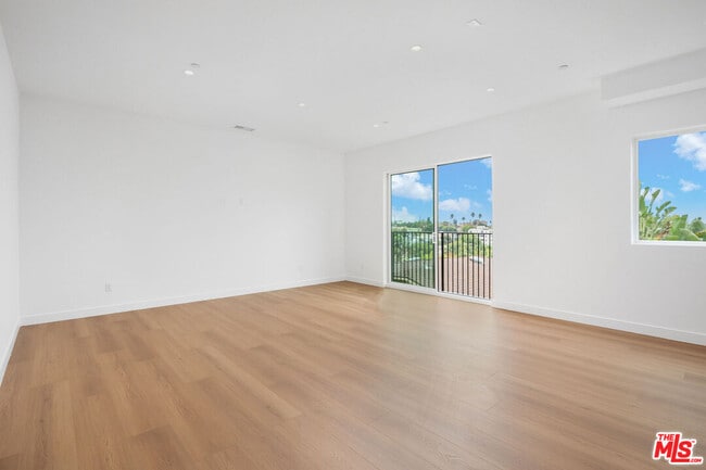 Foto del edificio - 726 Robinson St