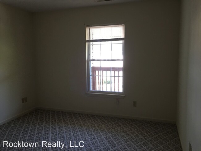 Building Photo - 2 br, 1.5 bath House - 2451 Mosby Court