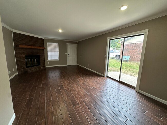 Foto del edificio - Welcome to this charming 3-bedroom, 2-bath...