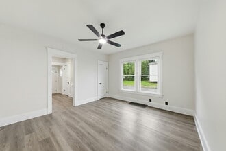 Building Photo - 1400 Woodlawn Ave
