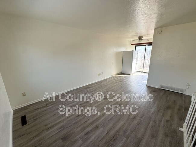 Building Photo - 3545 Bridgewood Ln