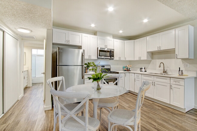 Building Photo - Roscoe Islander Building Photo - Roscoe Islander