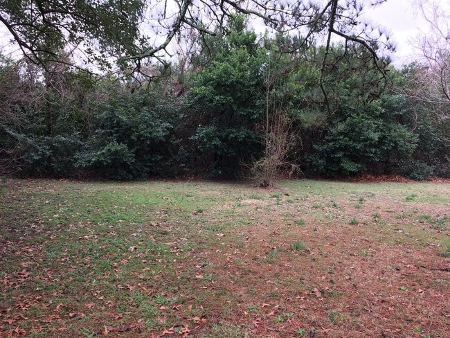 Building Photo - REVAMPED 3 Bedroom/1.5 Bath Home Located M...